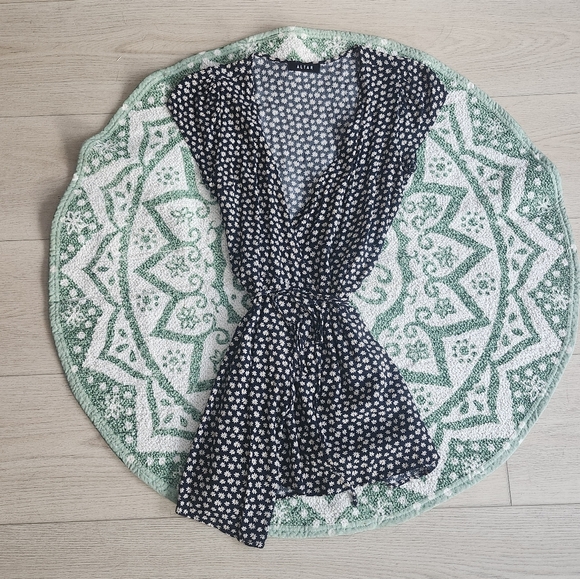 Daisy wrap dress - Picture 6 of 12